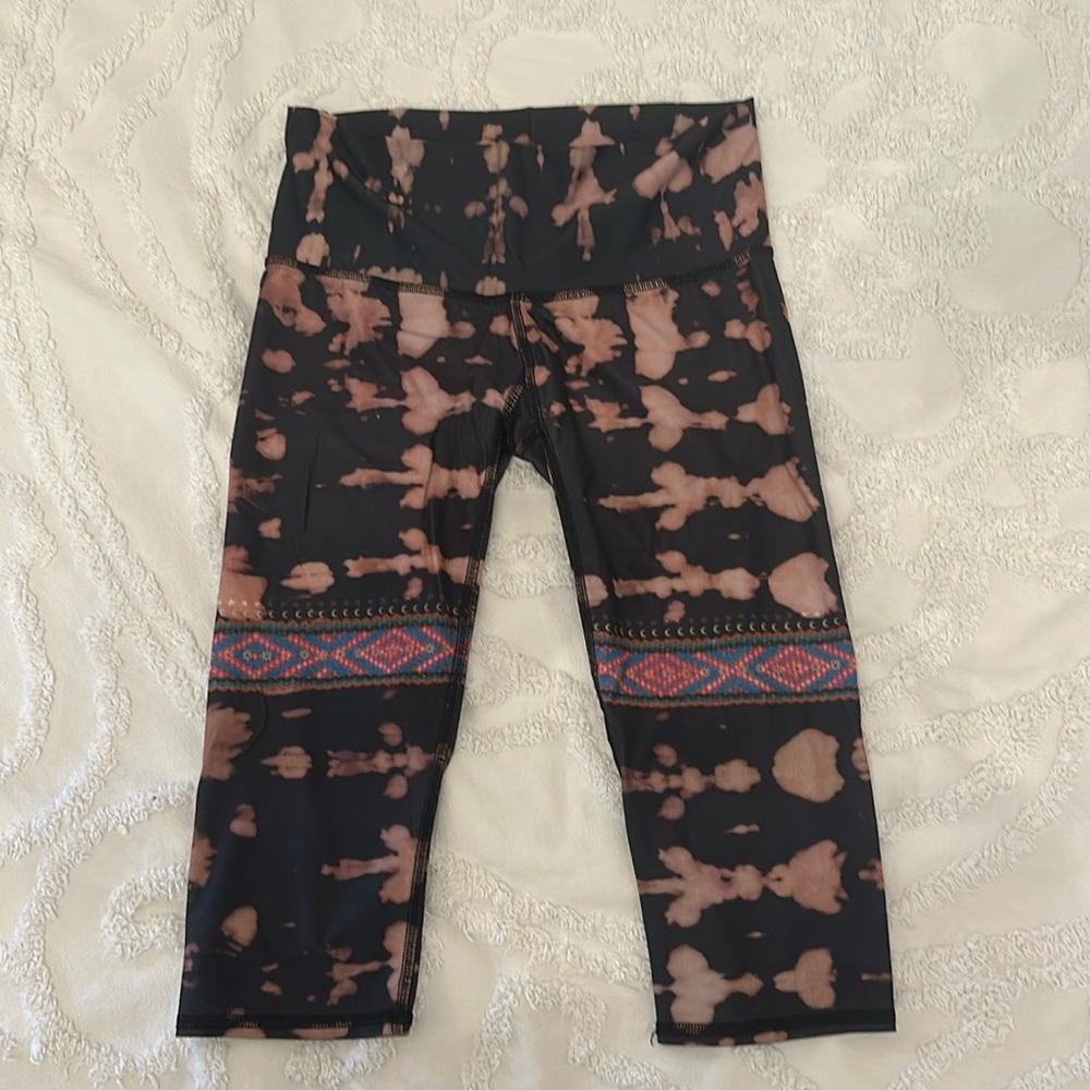 Teeki knee length leggings. Super flattering! Size M